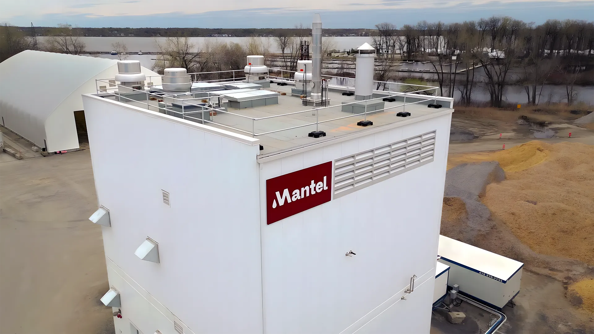 Photograph of Mantel building.
