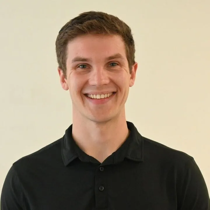 Headshot of Cameron Halliday.