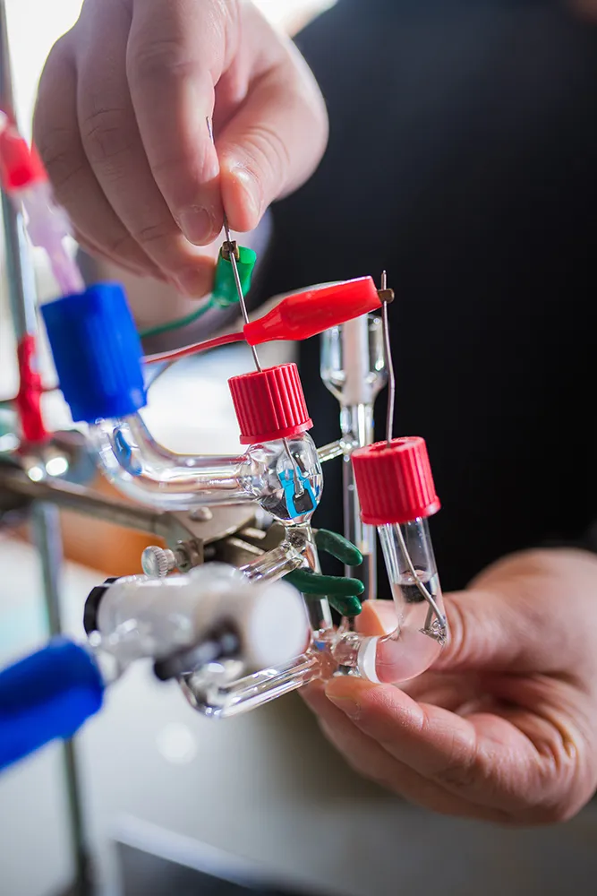 0136_Ariel_Furst_Lab_closeup.jpg