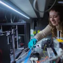 MIT undergraduate student Lauryn Kortman works on a laser as part of her FUSar project.