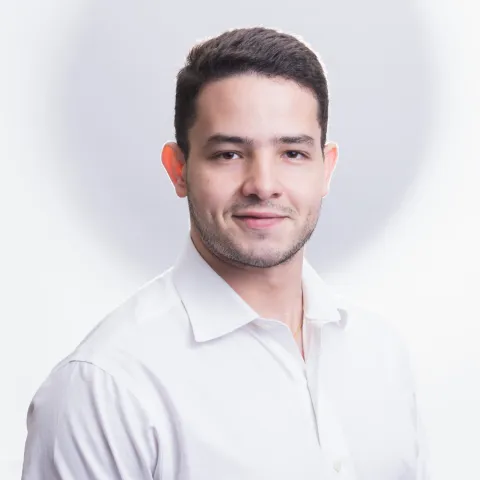 Headshot of Javier Gil
