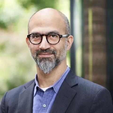 Headshot of John Fernández