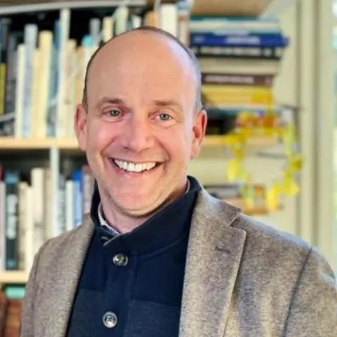 Headshot of John Ochsendorf 