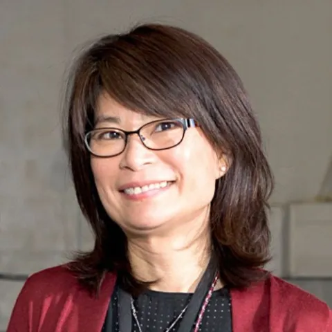 Headshot of Lin-Wen Hu