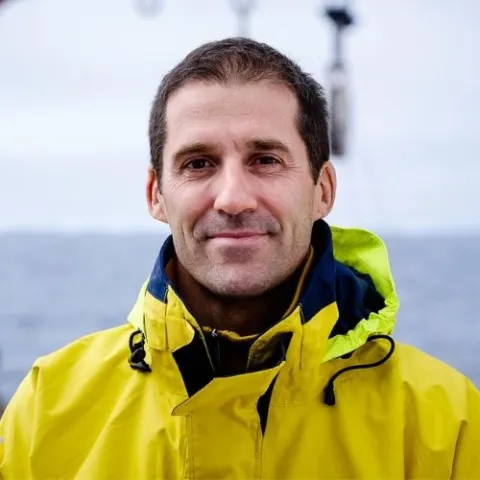 Headshot of Thomas Peacock