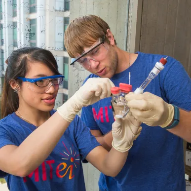Two students work together on UROP project.