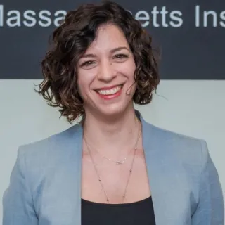 Headshot of Cristina Rea