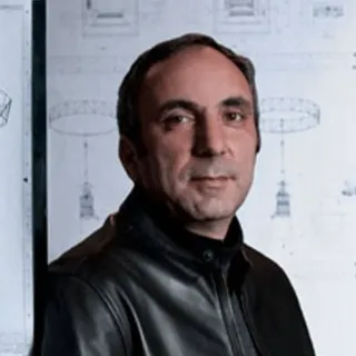Headshot of Dara Entekhabi